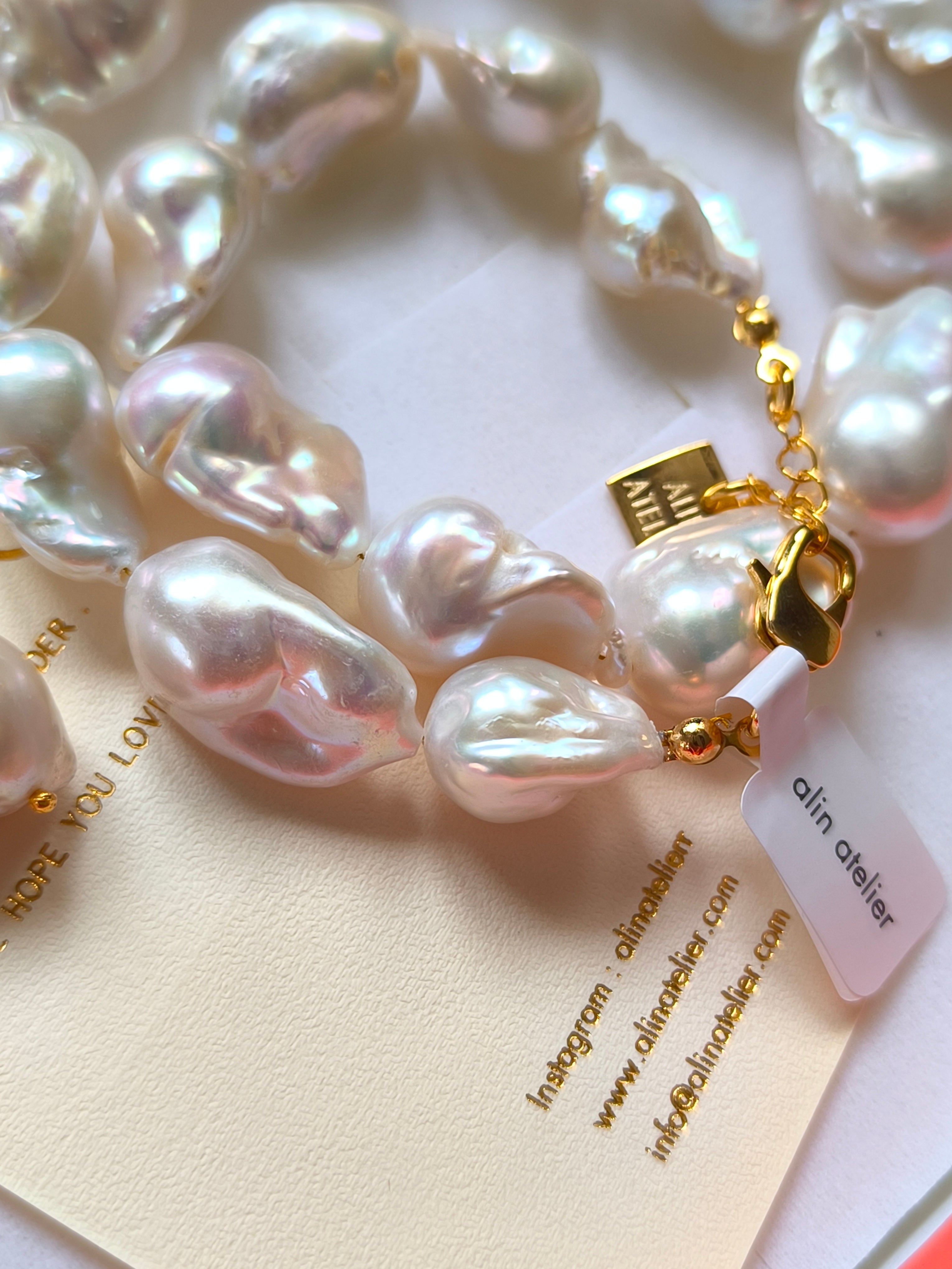 AVELINE BAROK KOLYE
